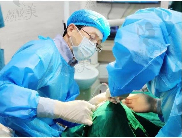 武汉大众口腔做的上半口无牙合种植技术修复方案&缺牙重生