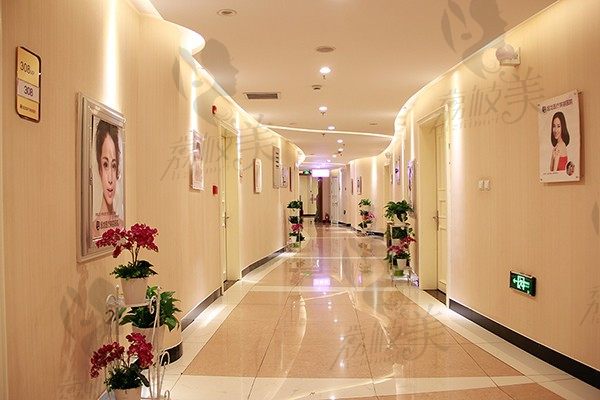 黑龙江超龙医疗美容医院面诊区走廊环境