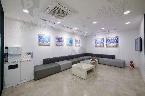 韩国首尔slim整形医院休息等候区环境