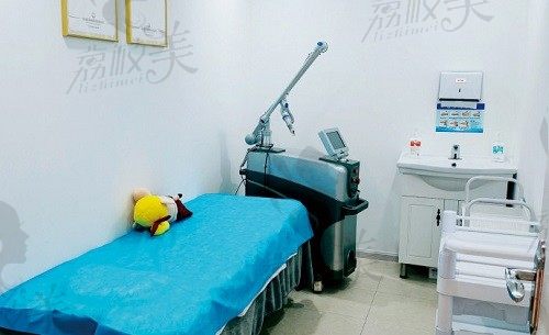 深圳白月光医疗美容诊所诊疗室