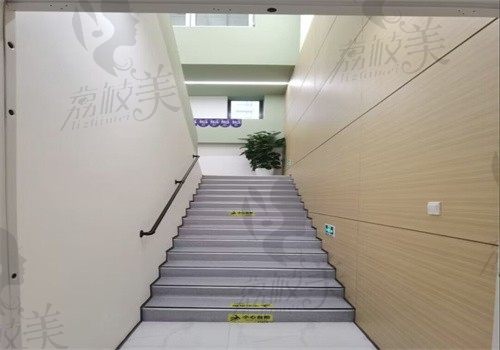 北京瑞泰口腔医院（双井分院）楼梯