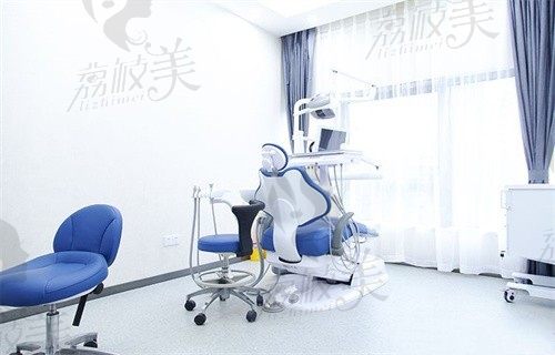 重庆成佳牙博士口腔医院诊疗室