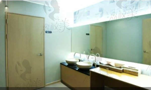 韩国眼鼻美人整形外科医院盥洗室