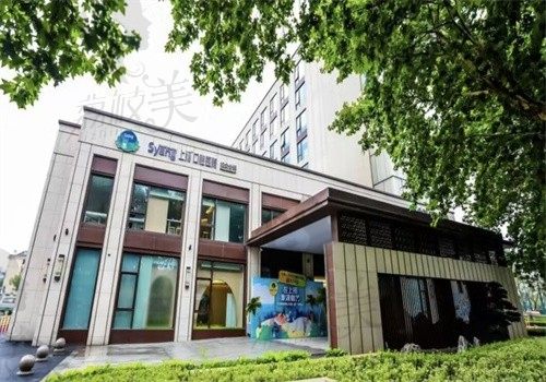 杭州上扬口腔医院是正规的牙科机构，收费不贵还容易挂号嘞