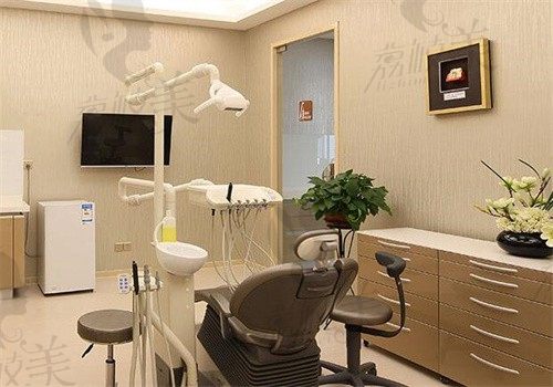 北京劲松口腔种植牙费用4980起，黄复景亲做手术质量高是靠谱之选