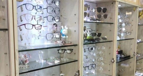 上海瑞东医院眼科眼镜售卖区