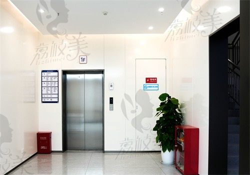 重庆红土地团圆口腔医院一楼电梯