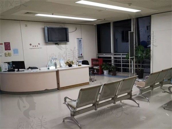 北京朝阳医院眼科候诊厅