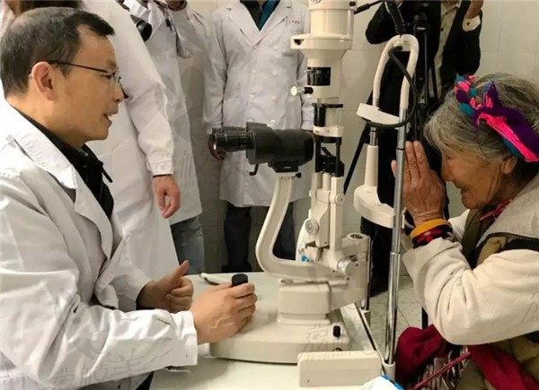 重庆大坪医院眼科叶剑出诊时间和预约挂号分享，做近视手术找他有谱