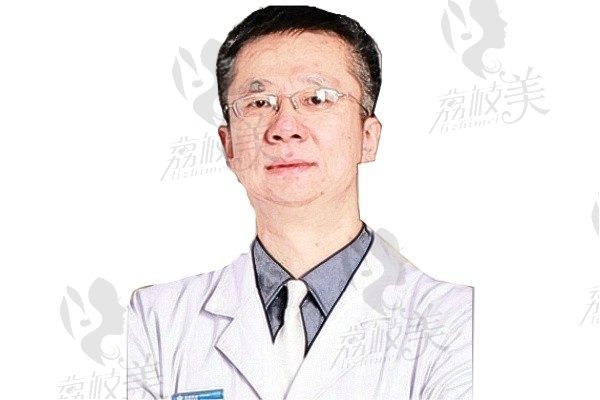 长春郑雷牙医怎么样？从个人资料看舌侧矫正技术牛坐诊欣雅口腔可预约