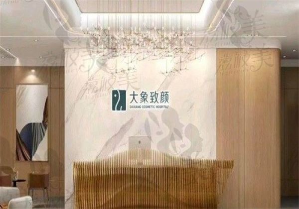 成都大象致颜医疗美容周柯做肋骨鼻5w元起，打造自然妈生真美鼻