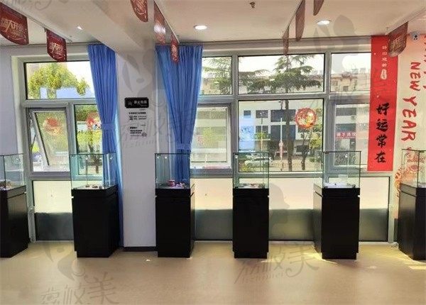北京民航总医院口腔科价格表：奥齿泰植体3980|皓齿美白659|补牙180起