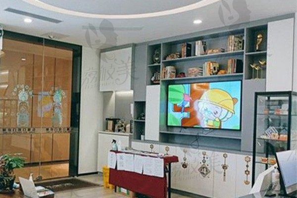 深圳弘瑞口腔门诊部可以医保吗?可以,正规牙科收费不高医生实力强