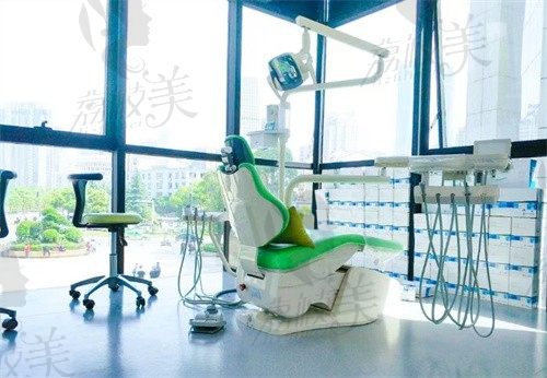 ​南宁蓝钻口腔医院怎么样?是正规口腔医生实力强种植牙/牙齿矫正都不错