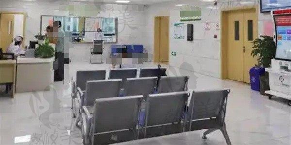 井冈山大学附属医院眼科候诊区