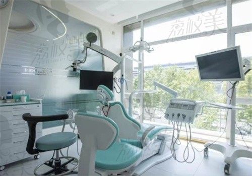 重庆种博士口腔医院价格是多少？看完医院种植牙\牙齿矫正\补牙等费用便知
