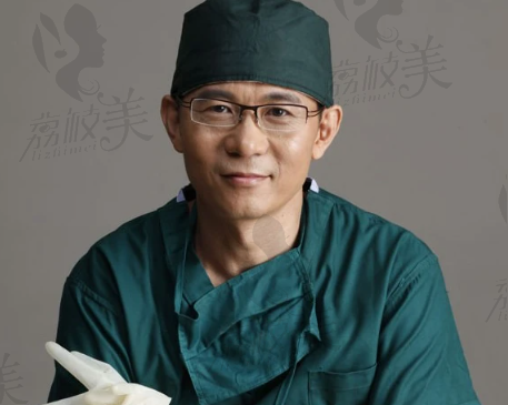 栾杰医生隆胸价格大揭秘：成都八大处特邀北京专家假体隆胸收费15w-30w及技术详解