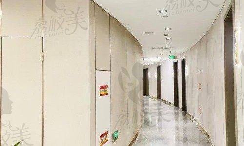 湖州复大中齿口腔（织里店）走廊