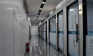 威海诺言口腔门诊部走廊