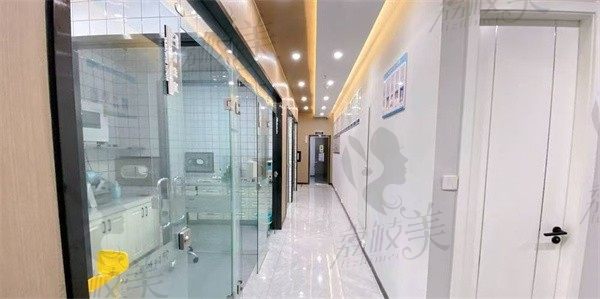 郑州臻爵口腔门诊部走廊