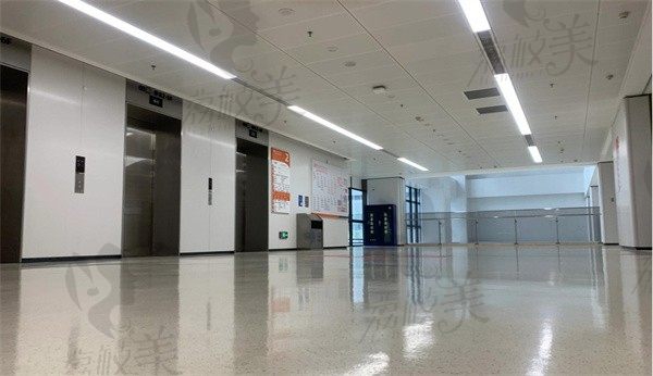 广东医 科 大学附属医院口腔科 大厅