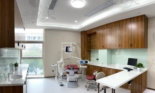 杭州拱墅口腔医院无痛做根管治疗多少钱？689元起的价格是由姜宏亲做