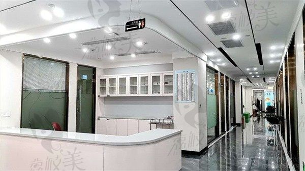 宜兴城东口腔门诊部前台