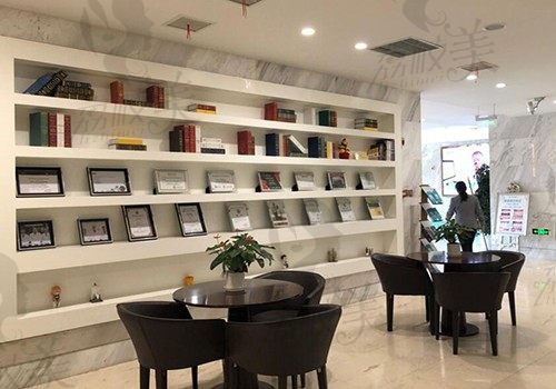 西安新城团圆口腔医院离哪个地铁站非常近？4号线 步行200m直达的高容貌牙科