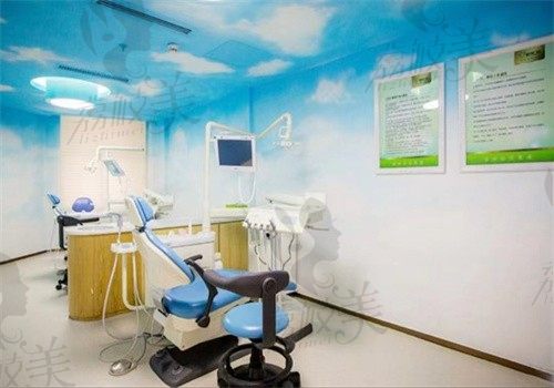 曲靖卓美口腔医院种植牙价格贵吗？最新收费表+材料品牌解析，附医生介绍