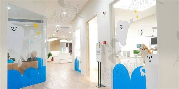 成都多乐儿童齿科医院走廊