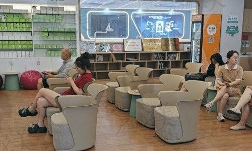 济南可恩口腔医院（贤文分院）候诊区