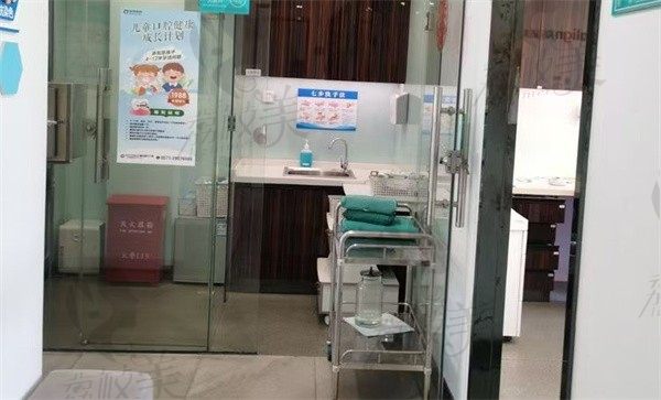 杭州梅亚口腔门诊部走廊
