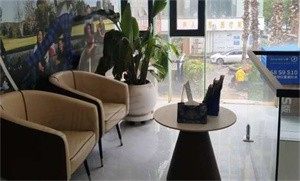 昆明品固口腔门诊部候诊区