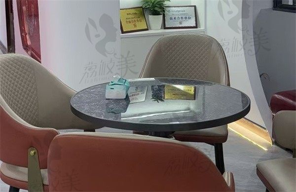 广州固德口腔门诊部候诊区