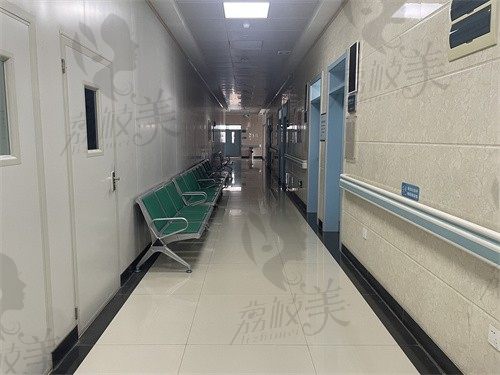 赤峰松山德康医院走廊