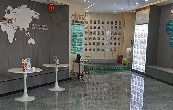 定襄小苹果口腔门诊部走廊