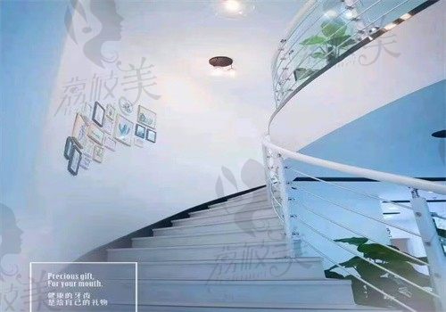 珠海诺贝尔口腔门诊部（金湾华发商都院）楼梯