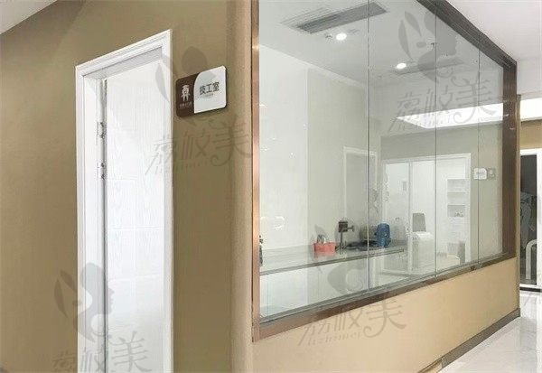 汕头牙博士口腔门诊部技工室