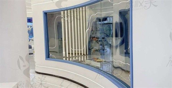 福州正嵘口腔门诊部走廊