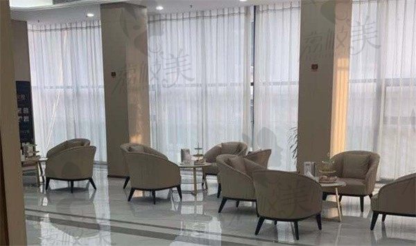 靖江北极星口腔门诊部等待区