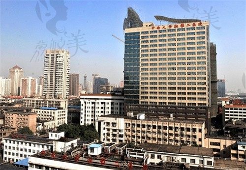 中南大学湘雅二医院外景