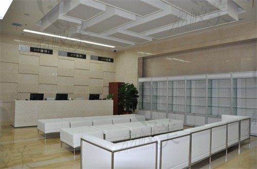 中南大学湘雅二医院候诊区