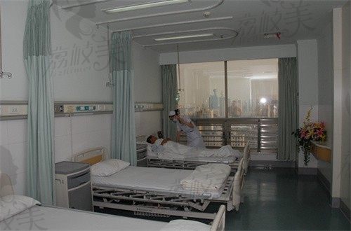 中南大学湘雅二医院病房