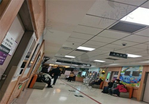 北京清华长庚医院走廊