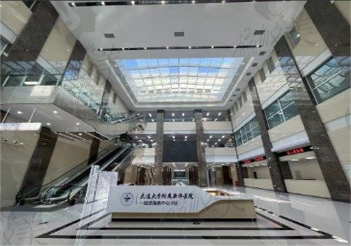 大连大学附属新华医院大厅