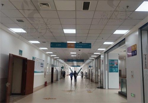 大连医科大学附属第二医院走廊