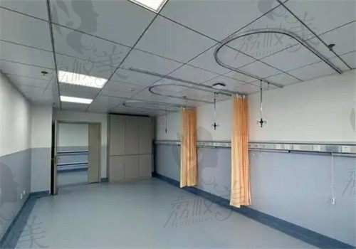 昆明医科大学第二附属医院走廊