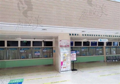 昆明医科大学第一附属医院大厅