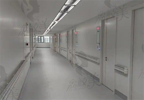 昆明医科大学第一附属医院走廊