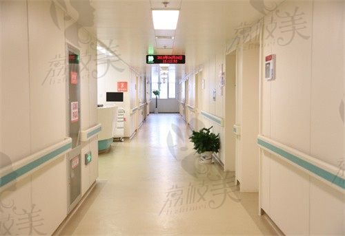无锡市妇幼保健院走廊